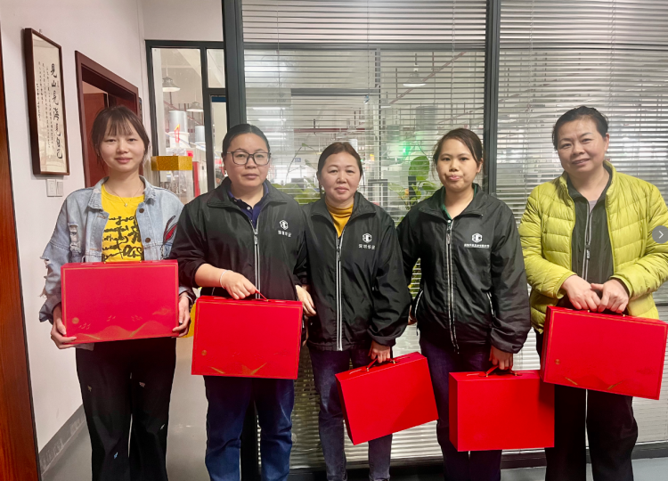 ?數(shù)控車(chē)間的“她”力量：暖心聚會(huì)致敬“鏗鏘玫瑰”